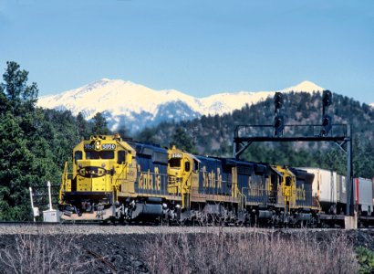 ATSF 5050, 8808, and 2 more near Darling, AZ and the San Francisco Peaks in March 1981-1 (31638768906)