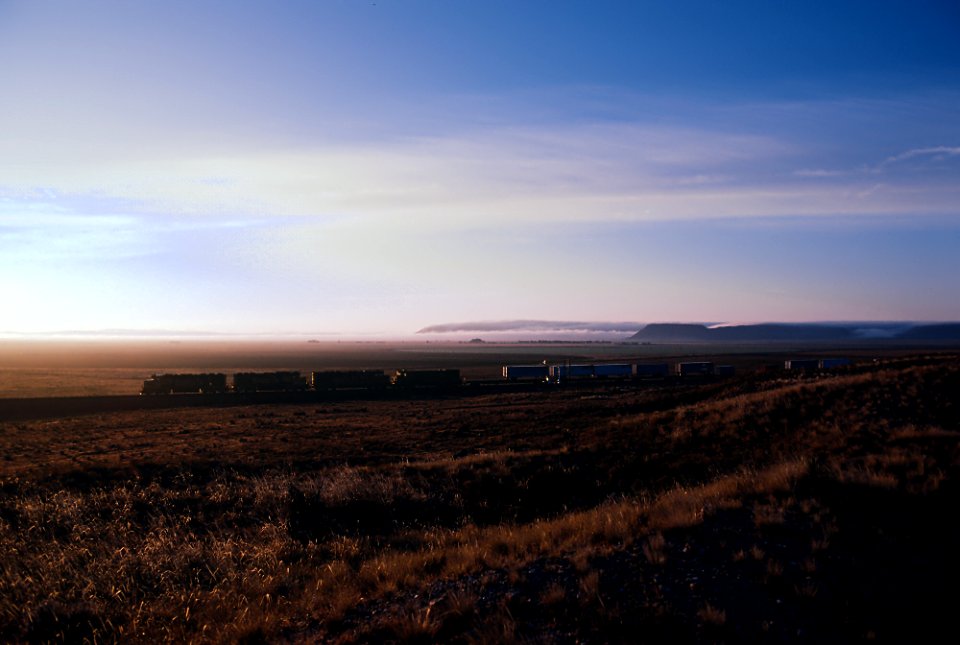 ATSF eastbound approaching Willard, NM in October 1985 (35979703491)