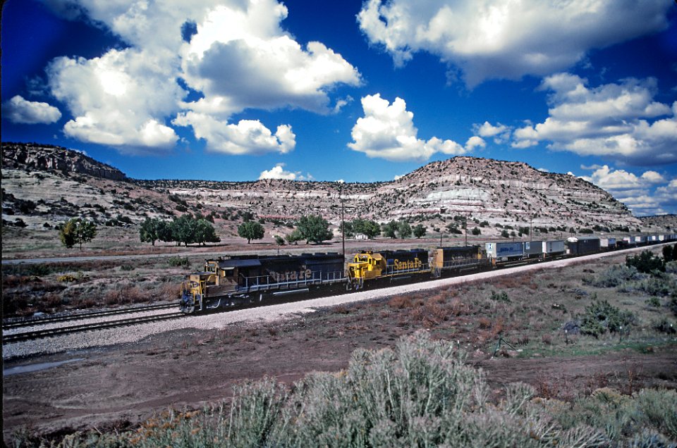 ATSF 5633, 3678, and another just inside New Mexico from Lupton, AZ in October 1985 (31612493825)