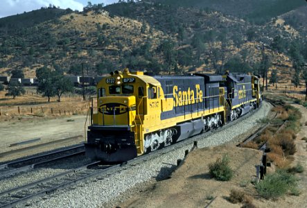 ATSF 8737 is a WB at east end Walong siding. The photo was taken from the little hill that was a favorite with railfans during the 80s and 90s. The monumin August 1978 B34 (31675602806)