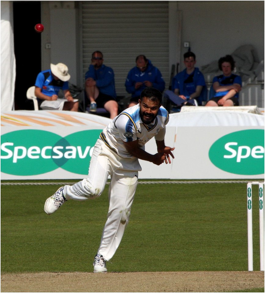 Azeem Rafiq 2017 Yorks v Hampshire bowling