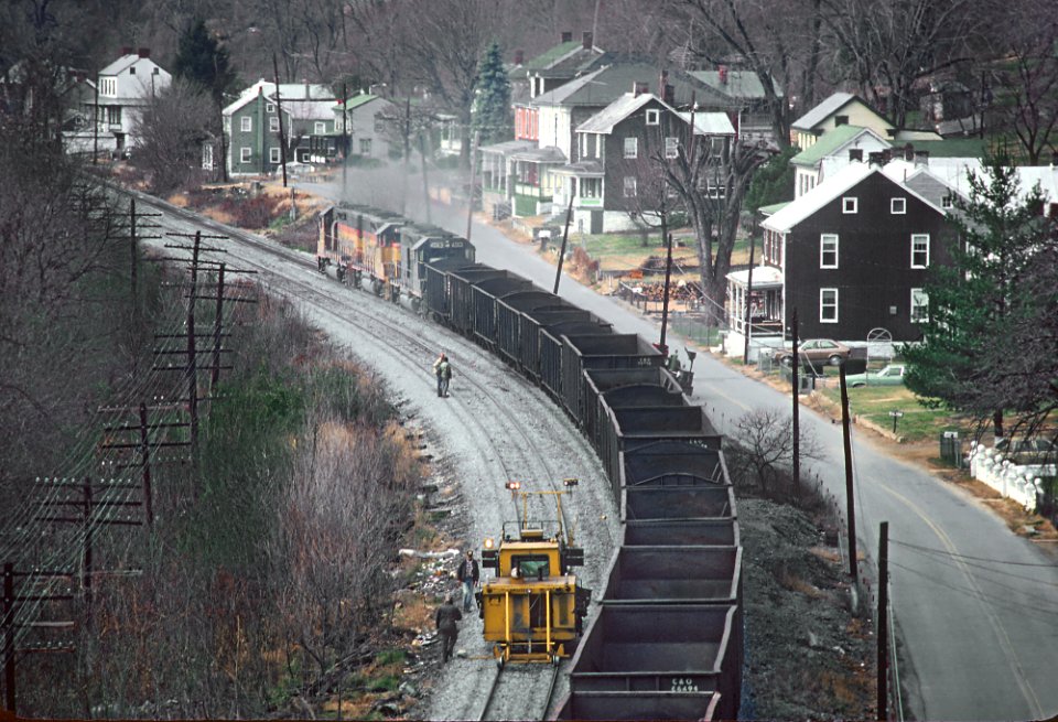 B&O empty westboud at Sandy Hook, MD in December 1980 (33041687624)