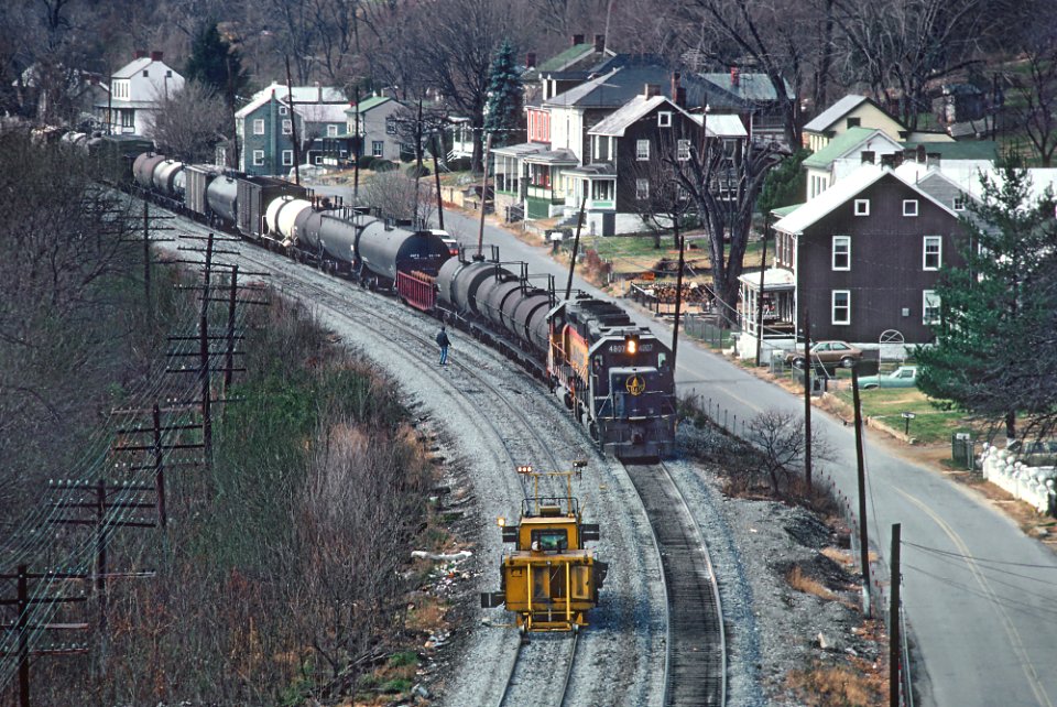B&O GP38 4807 eastbound at Sandy Hook, MD in December 1980 (33041685774)