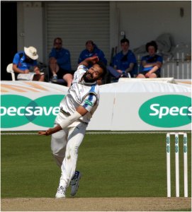 Azeem Rafiq 2017 Yorks v Hampshire bowling (33190266973)