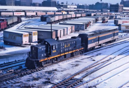B&O RS-1 9186 on the Grand Central Station leads shot from Chicago's Roosevelt Road Viaduct on December 26, 1967 (37028318033)