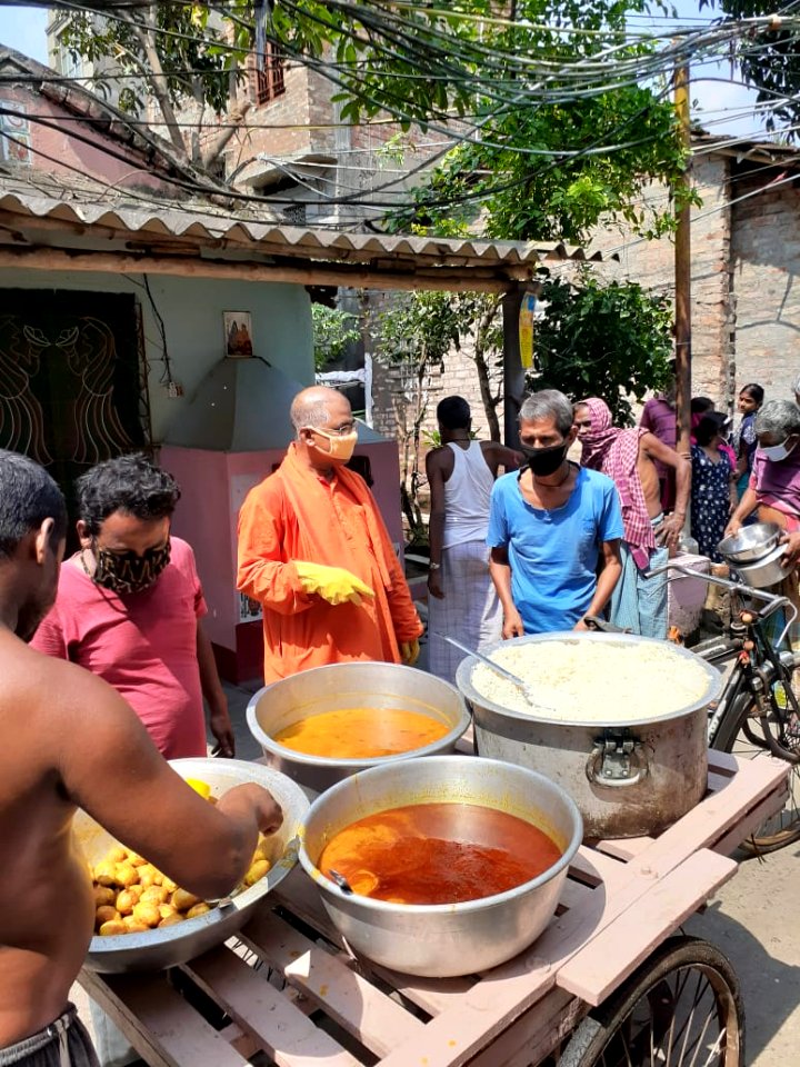 Baranagar Mission- Amphan Cyclone Relief Services(4)