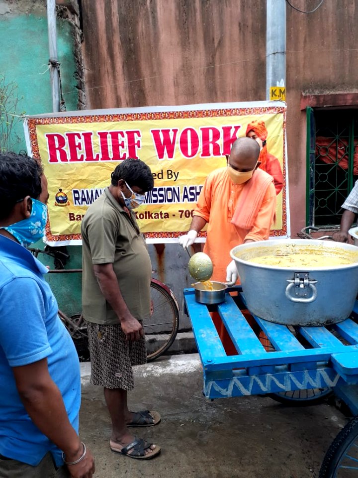 Baranagar Mission- Amphan Cyclone Relief Services(8)