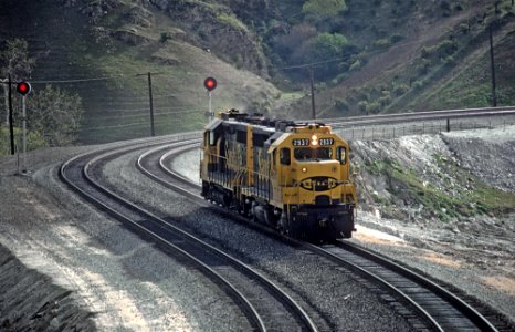 BATSF 2937 between Ilmon and Caliente, CAin March 1985 (31485621776)