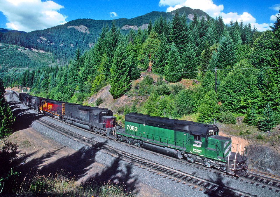 BN 7082 SP helpers at Heather, OR on July 28, 1987 (32916207970)