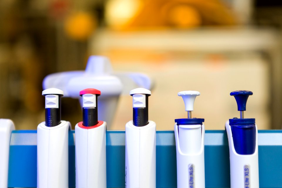 Biology Lab Equipment (46805967884)