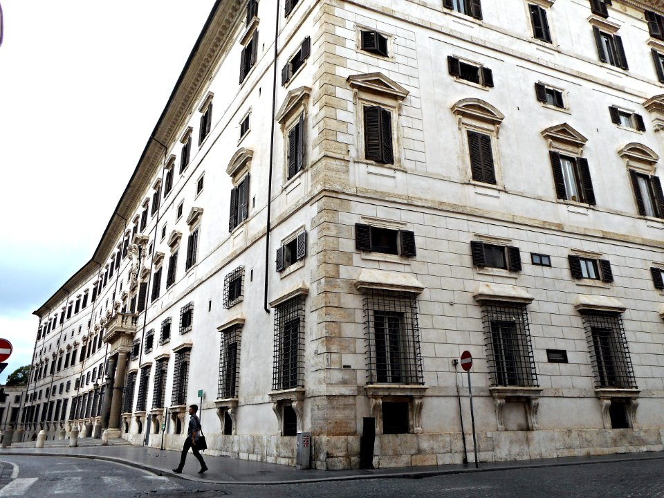 Borghese Palace in Rome (1605-1614) - Architect Flaminio Ponzio on plan perhaps by Vignola (22012202534)
