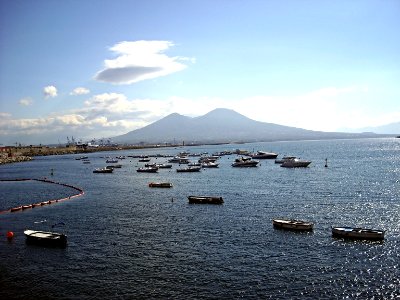 Boats and Vesuvius in Naples (29543890376)