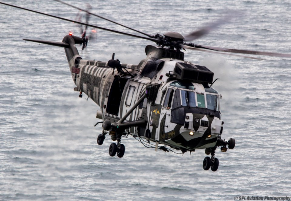 Bournemouth Air Festival - Westland Sea King HC4 - Royal Navy - ZE425 (19473360624)