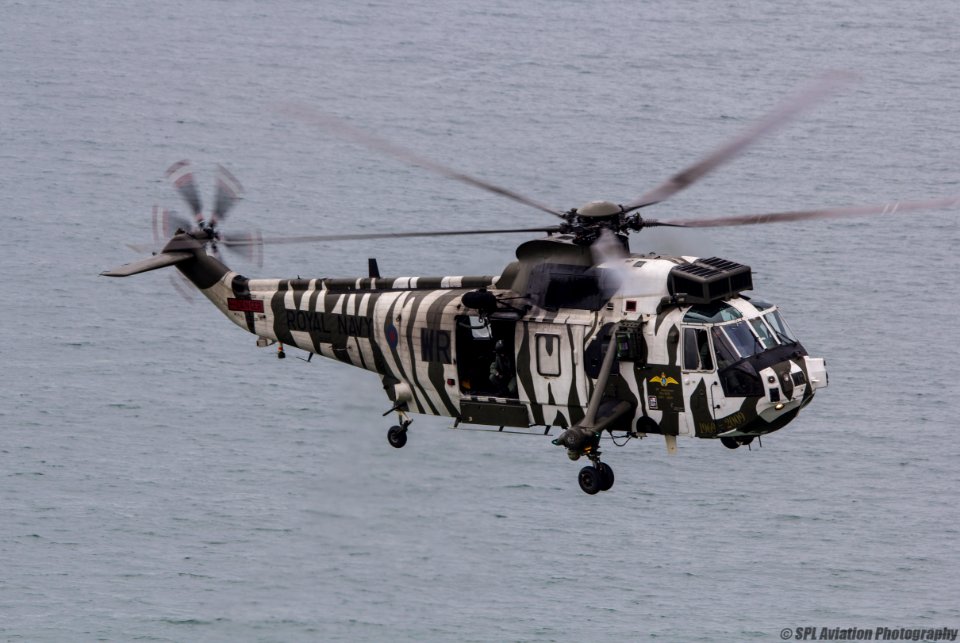Bournemouth Air Festival - Westland Sea King HC4 - Royal Navy - ZE425 (19907986190)