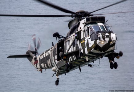 Bournemouth Air Festival - Westland Sea King HC4 - Royal Navy - ZE425 WR (19909275929)