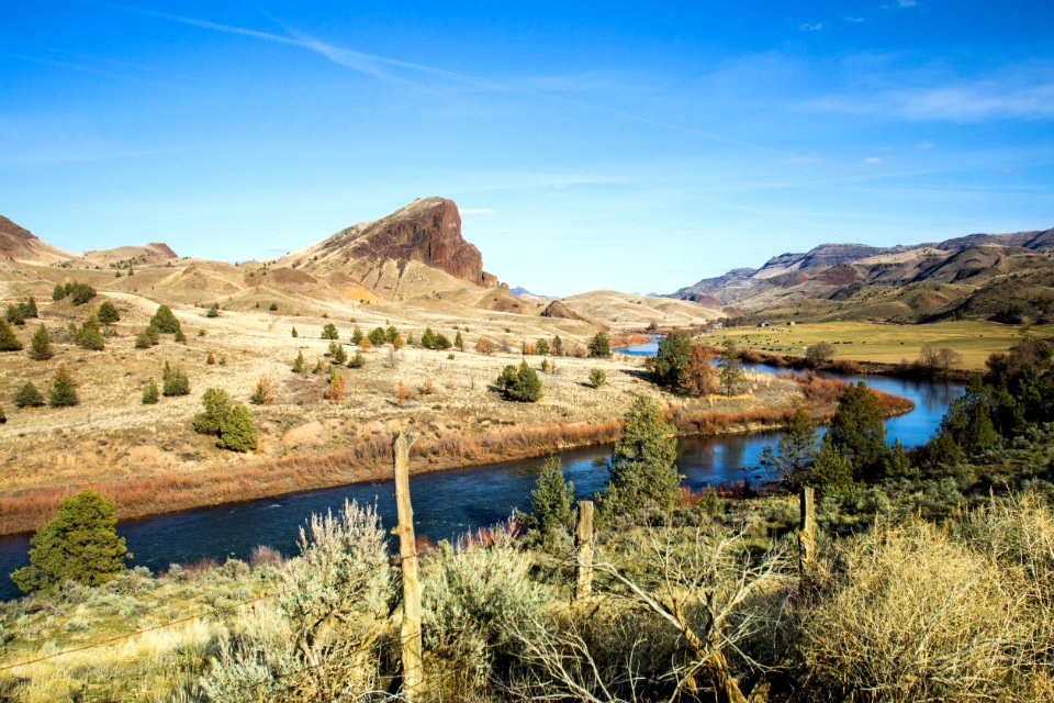 Burnt Ranch Road along the John Day River, Oregon - Flickr - Bonnie Moreland (free images)