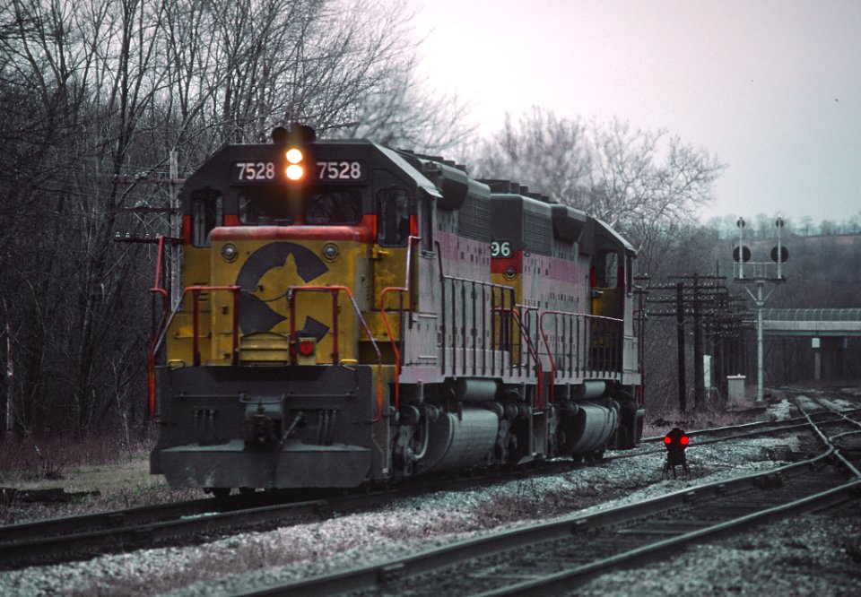 C&O SD40 7528 at Point of Rocks, MD in December 1980 (33885525485)