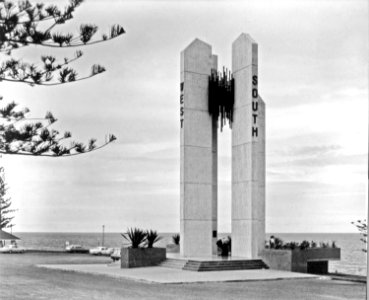 Captain Cook Memorial and Lighthouse, Point Danger, Gold Coast, c 1977 (28785972648)