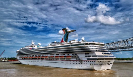 Carnival Valor. New Orleans. (51080759657)