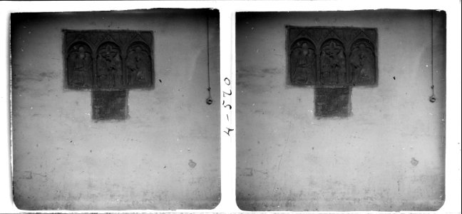 Nova vista amb detalls del claustre del monestir de Sant Esteve a Banyoles