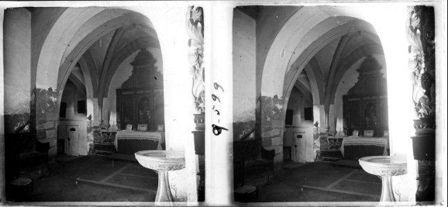Nova vista d ' un altar gòtic lateral de l'església de Fraga photo