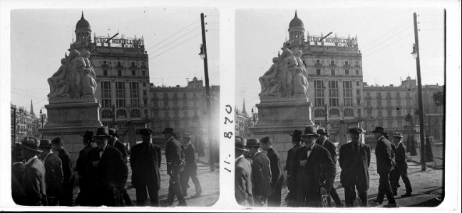 Nova vista d ' un monument de la Plaça Catalunya de Barcelona