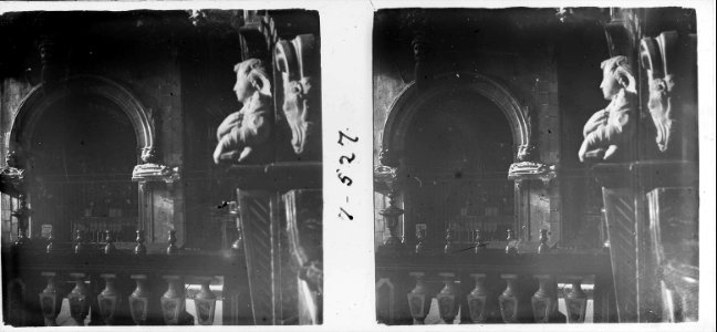 Nova vista de la capella i del sepulcre des de l ' altar major de Santa Maria del Mar