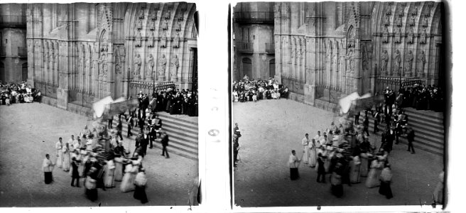 Nova vista de la catedral de Barcelona durant la processó del Corpus