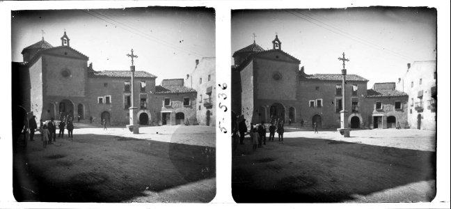Nova vista de la creu de terme de Loreto amb l'església de Llardecans al fons