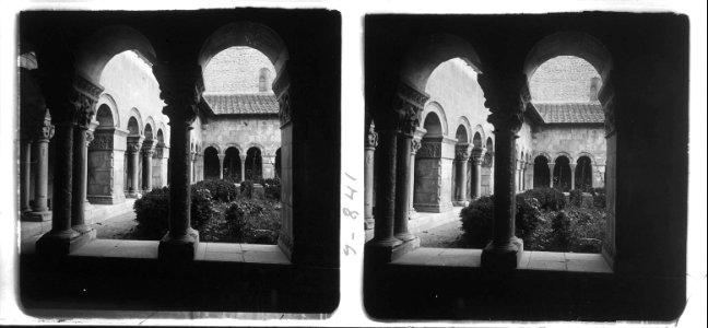 Nova vista del primer pis del claustre de la catedral d ' Elna