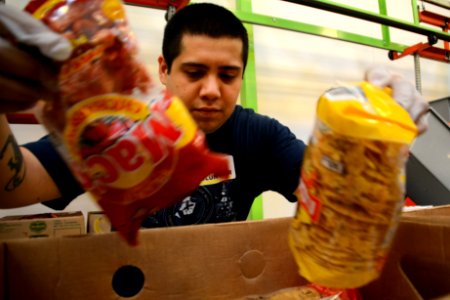 NRD Houston volunteers at Houston Food Bank 150320-N-VN372-001