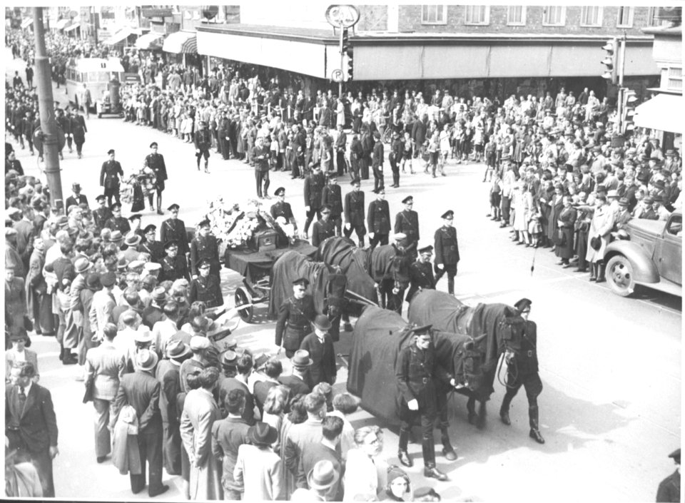 NSB begrafenis - Fotodienst der NSB - NIOD - 78250