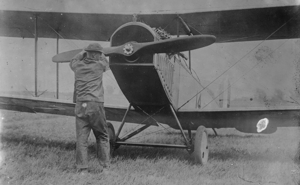 Number 14, U.S. Army plane, Mt. Clemens LCCN2014705707 (cropped)