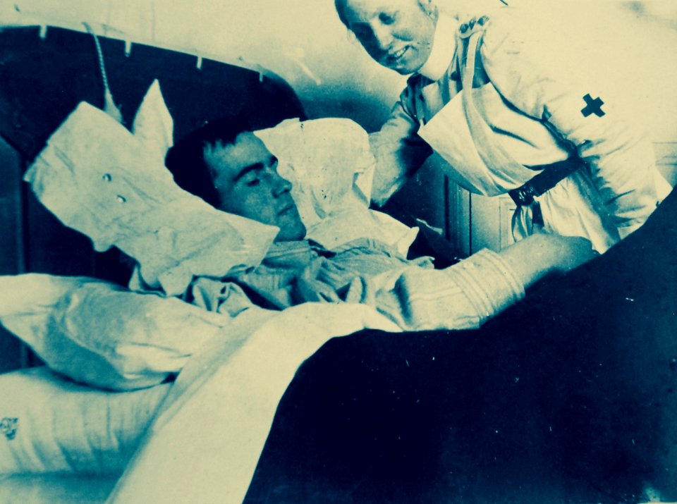 Nurse attending patient at Canadian Hospital, Le Torquet, France, 1915 (28946254313)