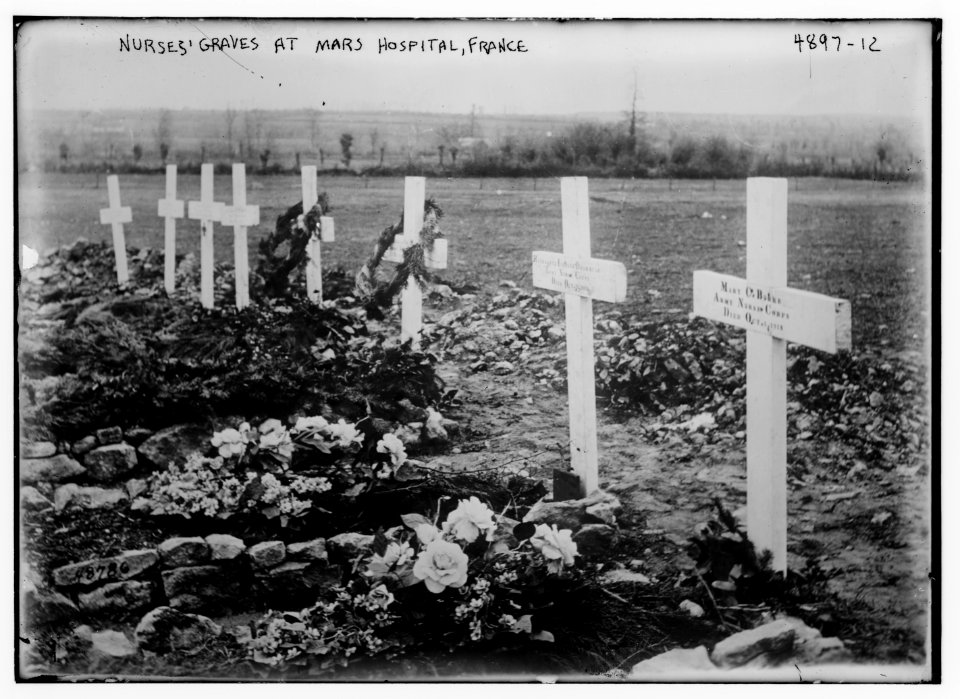Nurses' graves at Mars Hospital, France LCCN2014708842