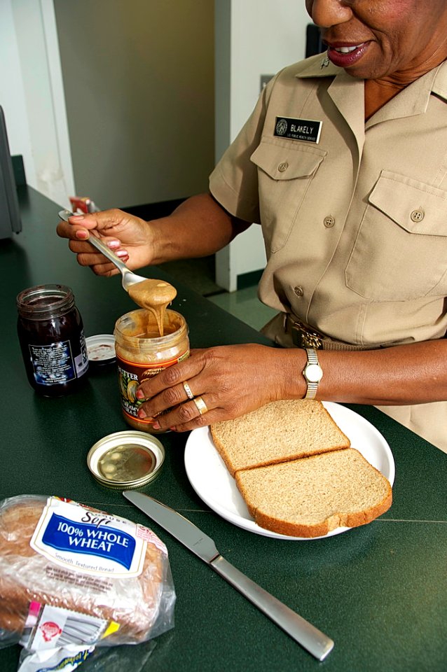 Nutrition Basics Help Avoid Binge Eating and Fight Child Obesity