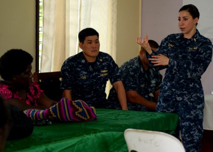Nutritionist gives lecture in Arawa during Pacific Partnership 2015 150702-N-PZ713-015