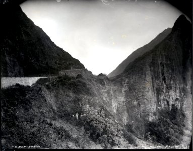 Nuuanu Pali (10), photograph by Brother Bertram