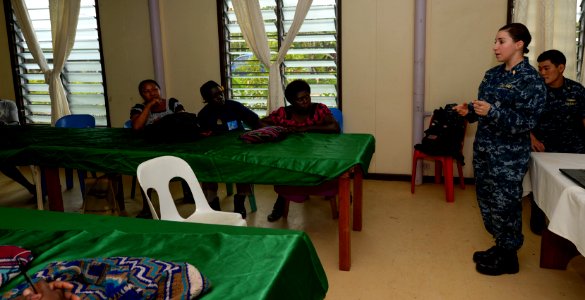 Nutritionist gives lecture in Arawa during Pacific Partnership 2015 150702-N-PZ713-002