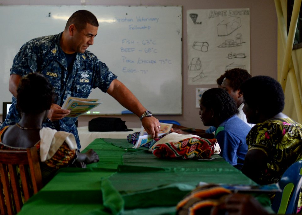 Nutritionist gives lecture in Arawa during Pacific Partnership 2015 150702-N-PZ713-039