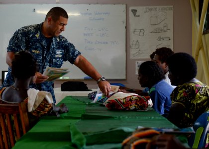 Nutritionist gives lecture in Arawa during Pacific Partnership 2015 150702-N-PZ713-039