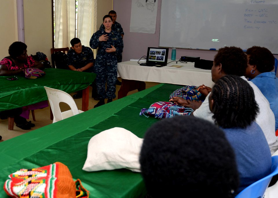 Nutritionist gives lecture in Arawa during Pacific Partnership 2015 150702-N-PZ713-008