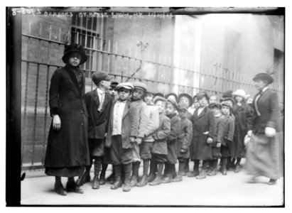 Orphans at horse show - N.Y., 11-13 LCCN2014694808