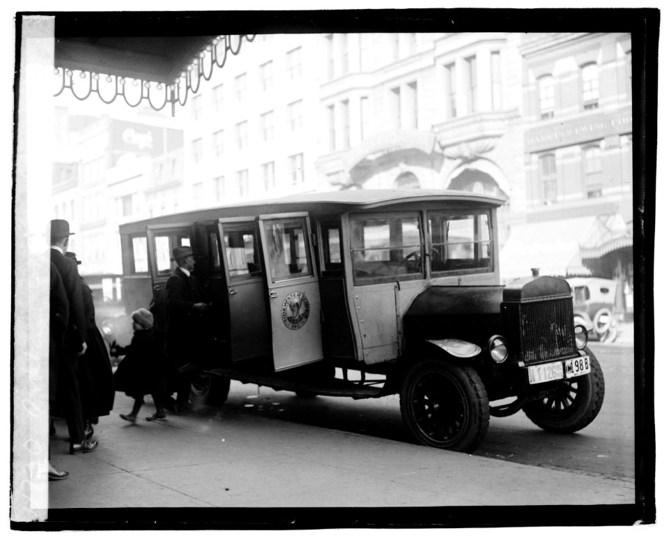 Orphans at Loews Palace LOC npcc.03439