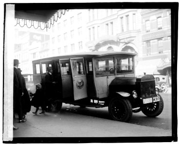 Orphans at Loews Palace LOC npcc.03439