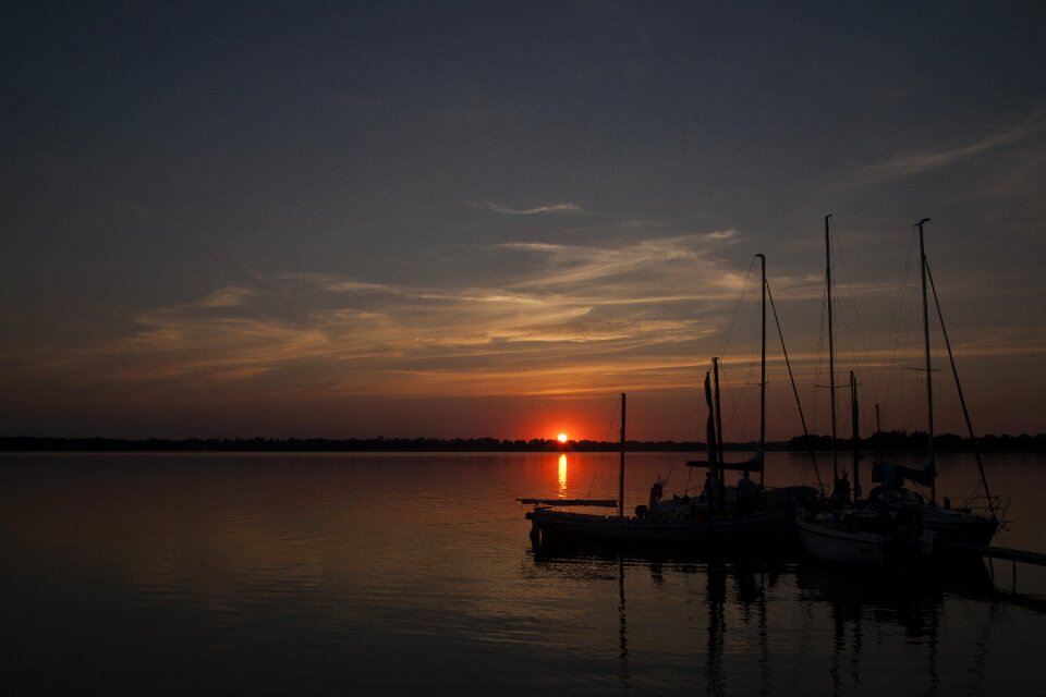 The dawn family sea the sun
