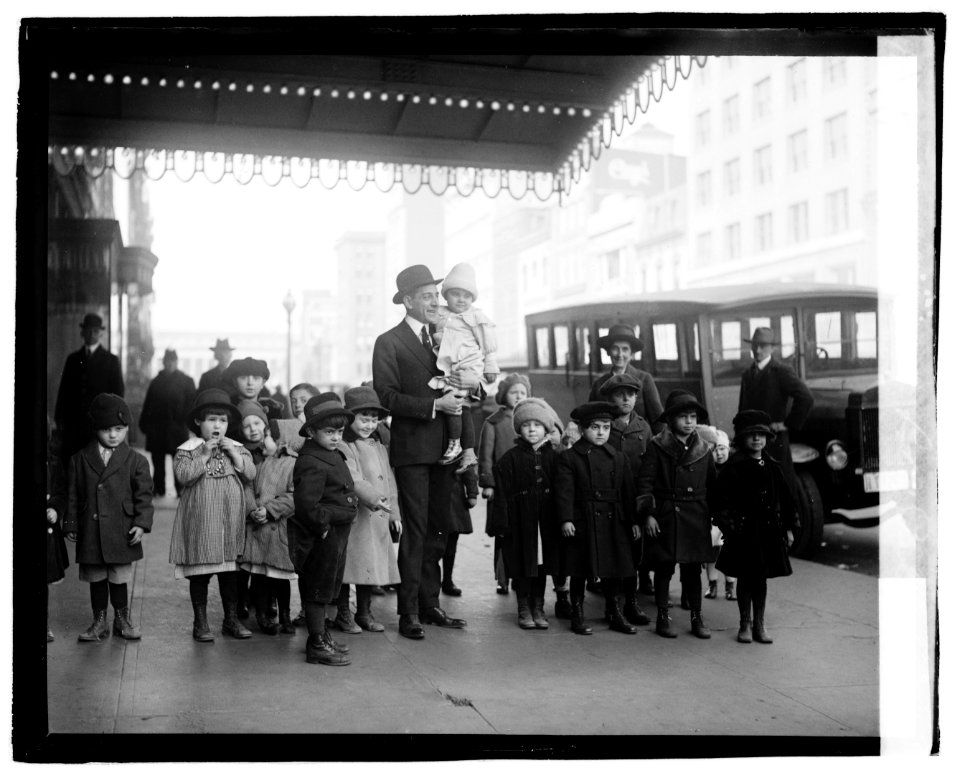 Orphans at Loews Palace LOC npcc.03440