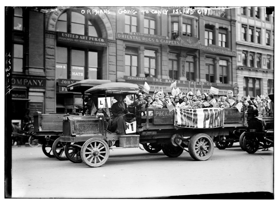 Orphans going to Coney Island, 1911 LCCN2014689424