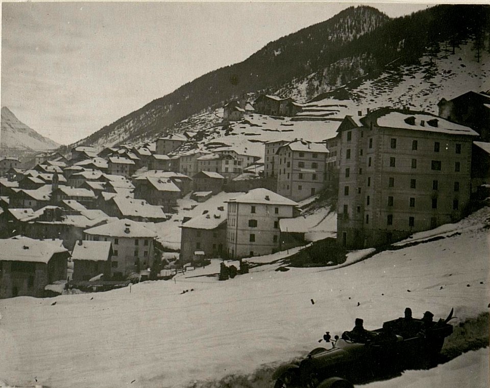 Ortschaft Vermiglio, Blick gegen Tonalepass. (BildID 15515302)