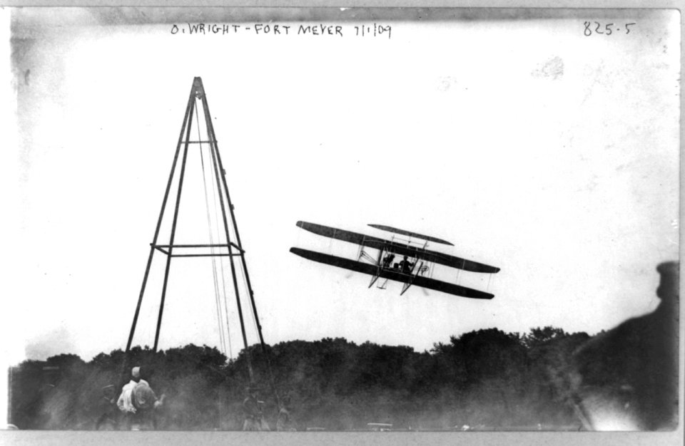 Orville Wright flying at Fort Meyer (i.e. Myer), Va. LCCN96512086